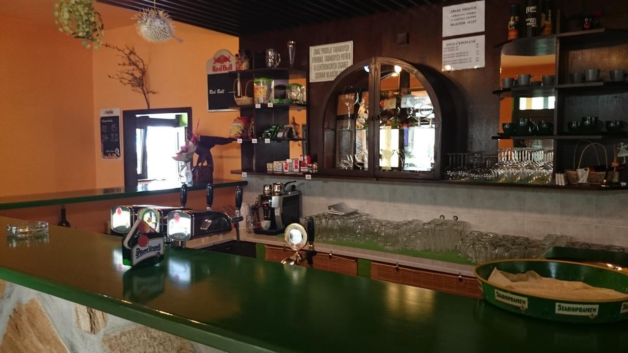 Restaurace Penzion Rafael Dlouhá Brtnice Exteriör bild